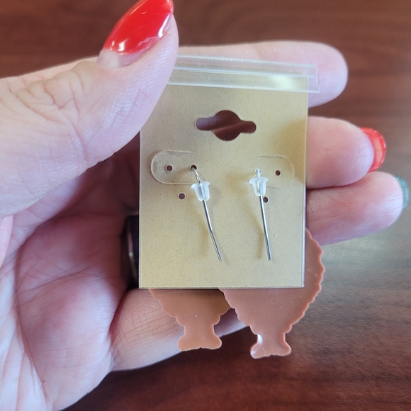 New PVC Harry Potter Luna Lovegood Gryffindor Dangle Earrings - Picture 3 of 4